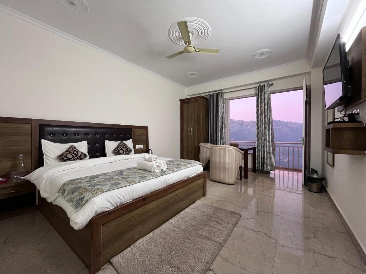 Hotel Tribe View - Away From City Hustle !! Top Rated & Most Awarded Property !! A Peaceful Stay Kasauli Buitenkant foto