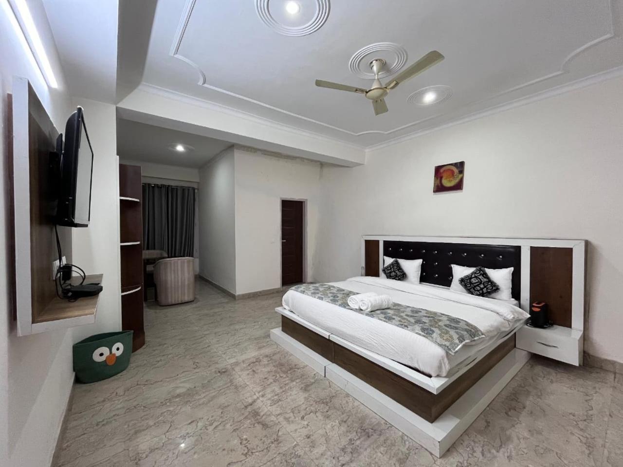 Hotel Tribe View - Away From City Hustle !! Top Rated & Most Awarded Property !! A Peaceful Stay Kasauli Buitenkant foto