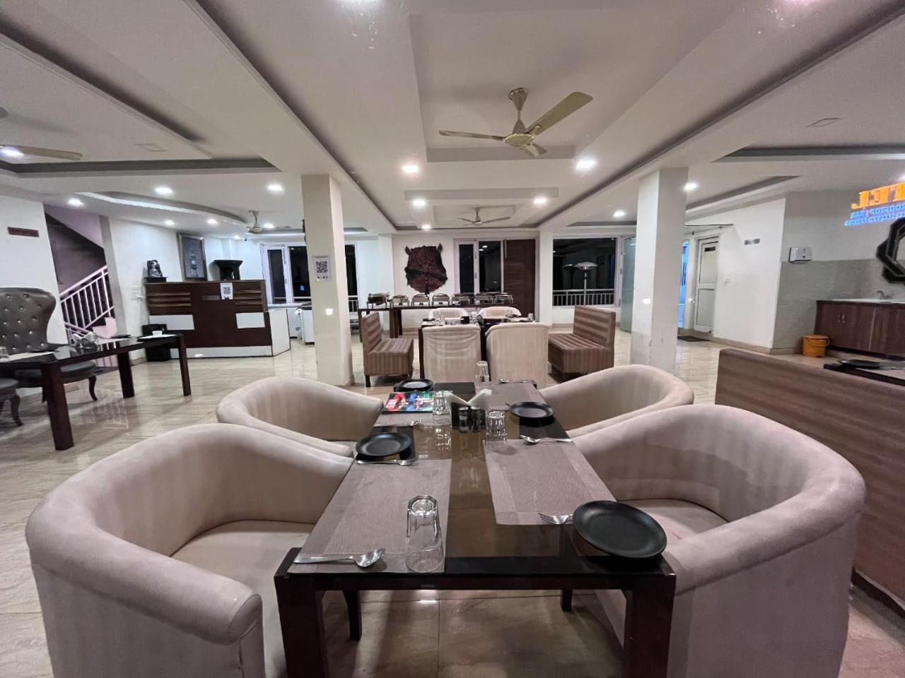 Hotel Tribe View - Away From City Hustle !! Top Rated & Most Awarded Property !! A Peaceful Stay Kasauli Buitenkant foto